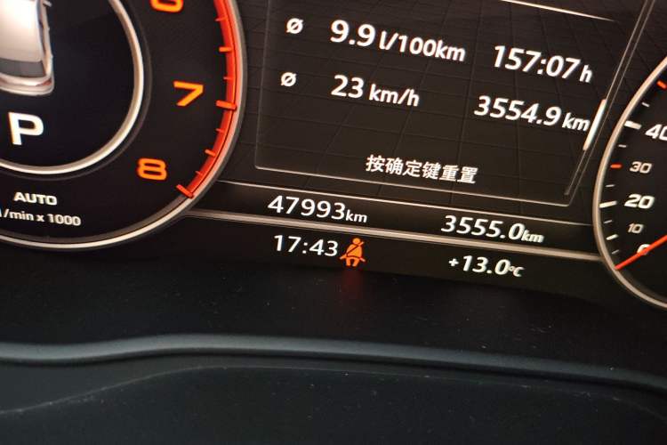 Used Audi Q5L 2018 40 TFSI Prestige Fashion Edition China VI Odometer Close Up
