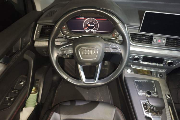 Used Audi Q5L 2018 45 TFSI Prestige Fashion Edition China VI Emission Standard Steering Wheel