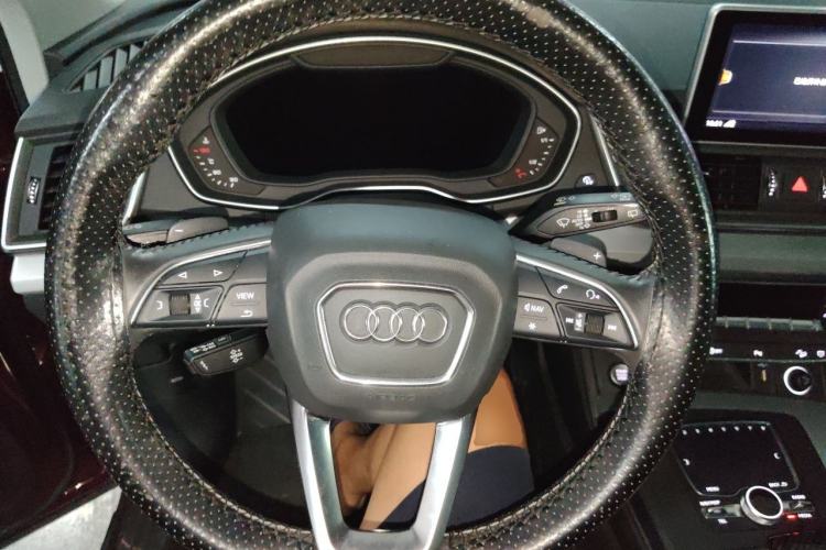Used Audi Q5L 2018 40 TFSI Prestige Fashion Edition China VI Steering Wheel