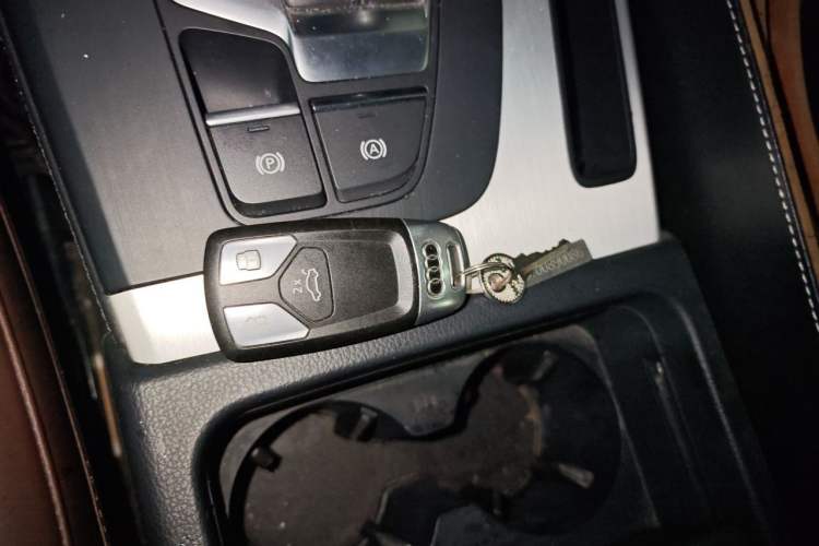 Used Audi Q5L 2018 40 TFSI Prestige Fashion Edition China VI Vehicle Key