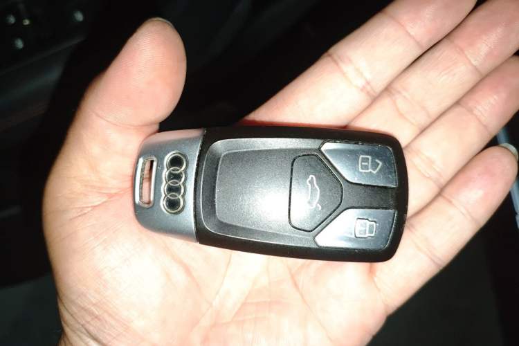 Used Audi Q5L 2018 40 TFSI Prestige Fashion Edition China V Vehicle Key