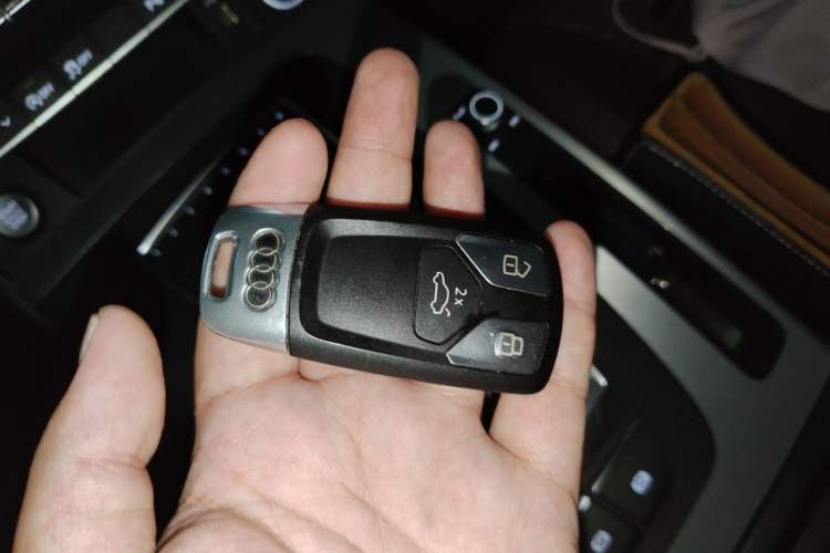 Used Audi Q5L 2018 40 TFSI Prestige Fashion Edition China VI Vehicle Key