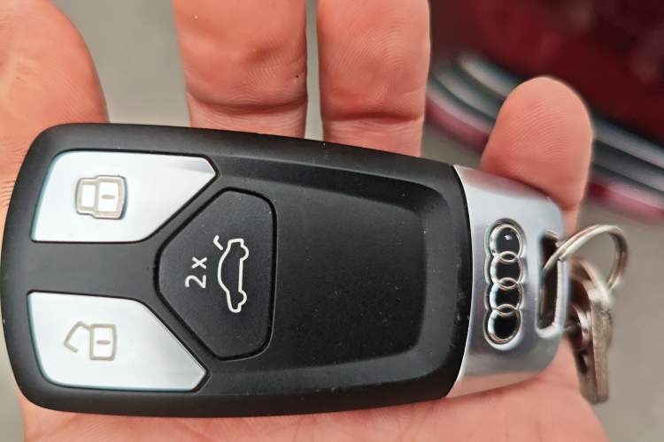 Used Audi Q5L 2018 40 TFSI Prestige Fashion Edition China VI Vehicle Key