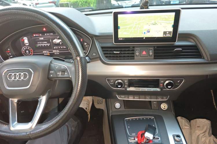 Used Audi Q5L 2018 40 TFSI Prestige Fashion Edition China VI Audio And AC Panel