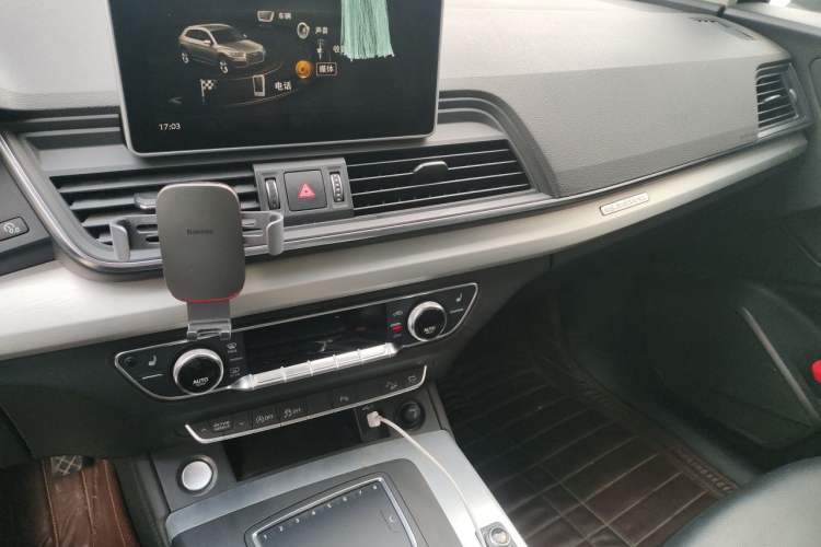 Used Audi Q5L 2018 40 TFSI Prestige Fashion Edition China VI Audio And AC Panel