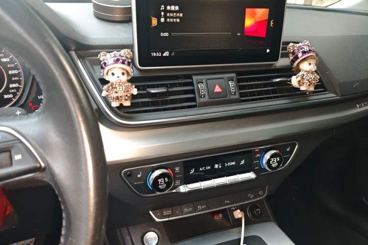 Used Audi Q5L 2018 40 TFSI Prestige Fashion Edition China V Audio And AC Panel