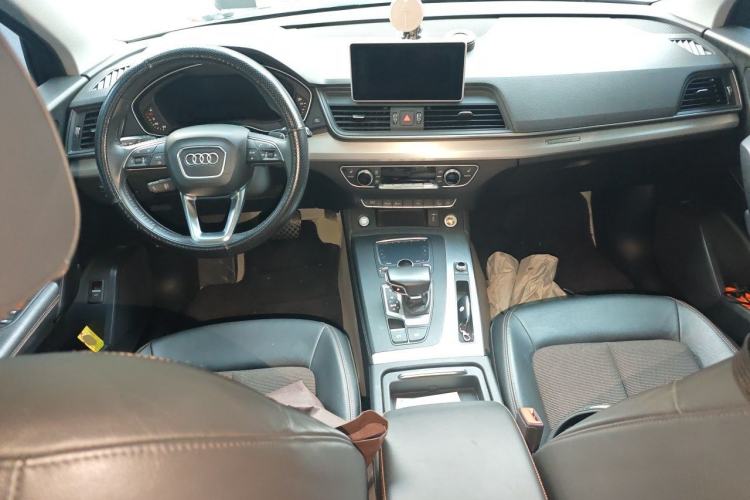 Used Audi Q5L 2018 40 TFSI Prestige Fashion Edition China VI Center Console