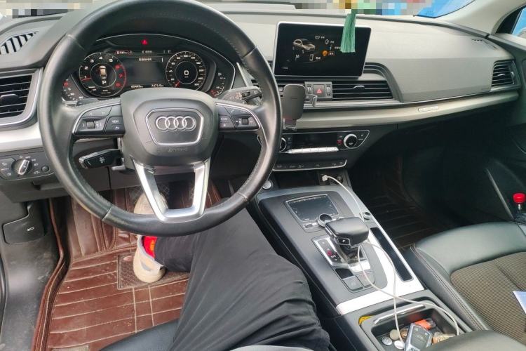 Used Audi Q5L 2018 40 TFSI Prestige Fashion Edition China VI Center Console