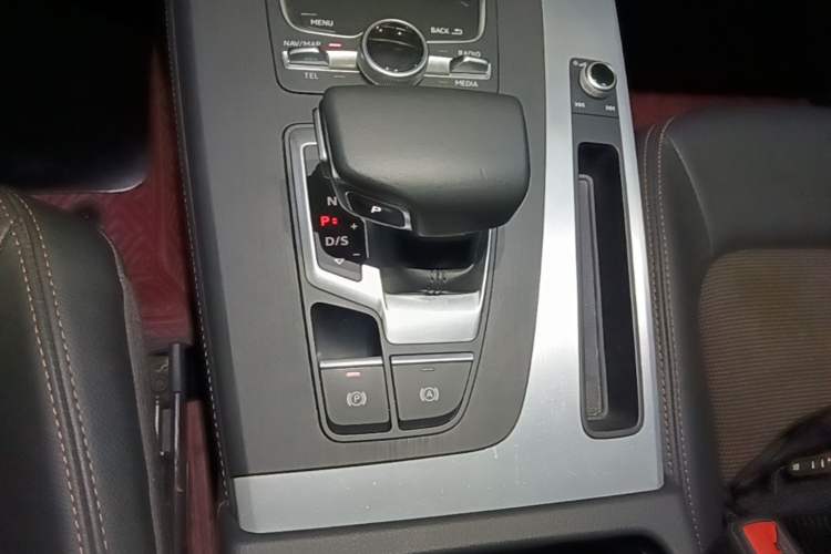 Used Audi Q5L 2018 40 TFSI Prestige Fashion Edition China V Gear Lever