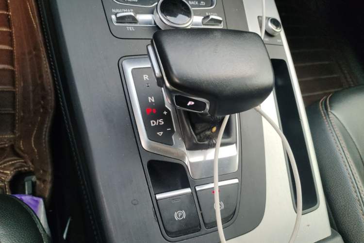 Used Audi Q5L 2018 40 TFSI Prestige Fashion Edition China VI Gear Lever