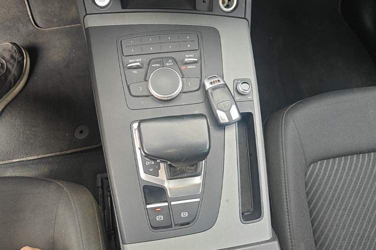Used Audi Q5L 2018 40 TFSI Prestige Edition China V Gear Lever
