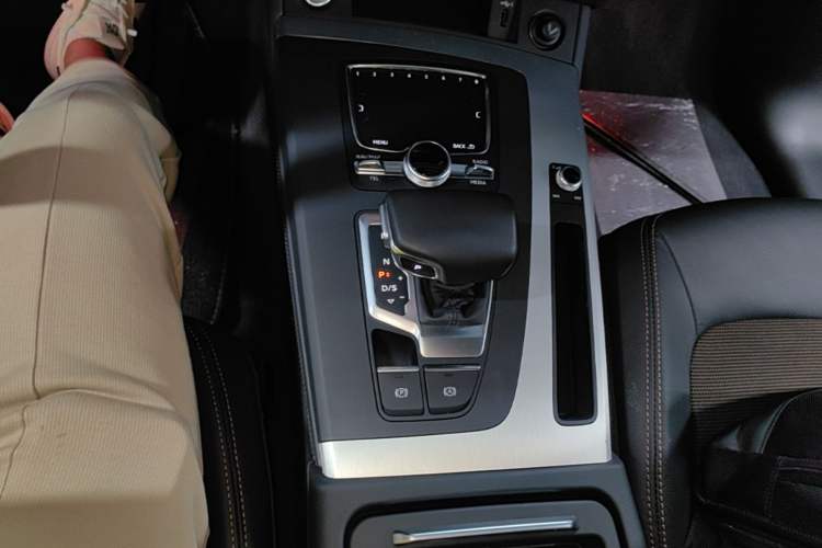 Used Audi Q5L 2018 40 TFSI Prestige Fashion Edition China V Gear Lever
