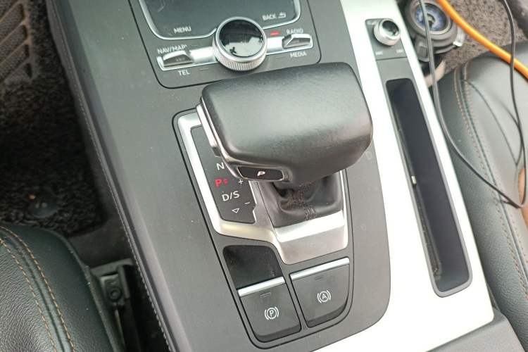 Used Audi Q5L 2018 40 TFSI Prestige Fashion Edition China VI Gear Lever