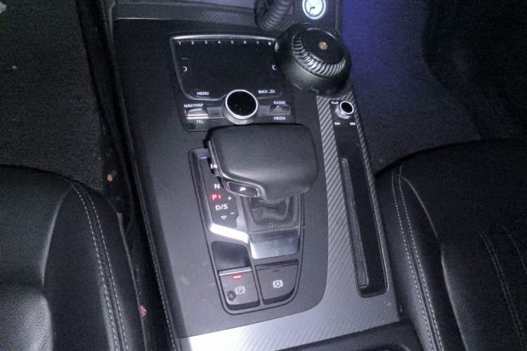 Used Audi Q5L 2018 45 TFSI Prestige Fashion Edition China VI Emission Standard Gear Lever