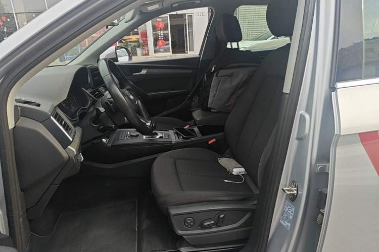 Used Audi Q5L 2018 40 TFSI Prestige Edition China V Left Front Seat