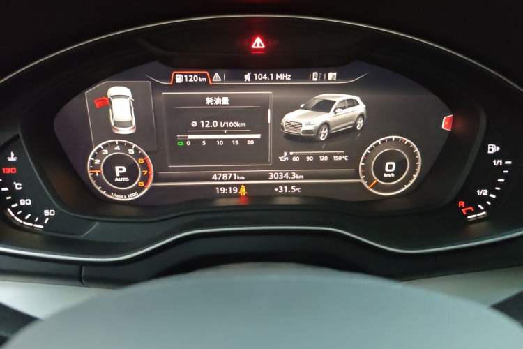 Used Audi Q5L 2018 40 TFSI Prestige Fashion Edition China VI Odometer Close Up