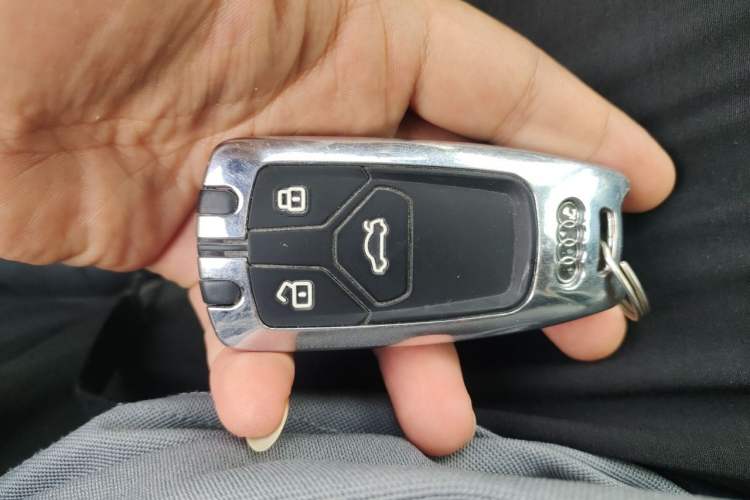 Used Audi Q5L 2018 40 TFSI Prestige Fashion Edition China VI Vehicle Key