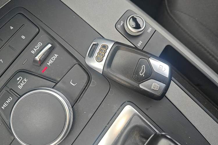 Used Audi Q5L 2018 40 TFSI Prestige Edition China V Vehicle Key