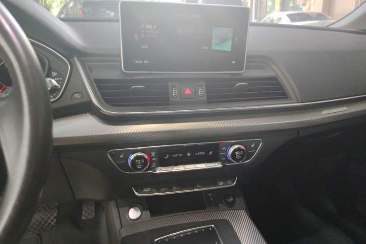 Used Audi Q5L 2018 45 TFSI Prestige Fashion Edition China V Emission Standard Audio And AC Panel