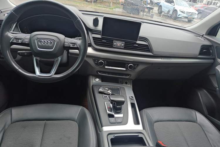 Used Audi Q5L 2018 40 TFSI Prestige Fashion Edition China V Audio And AC Panel