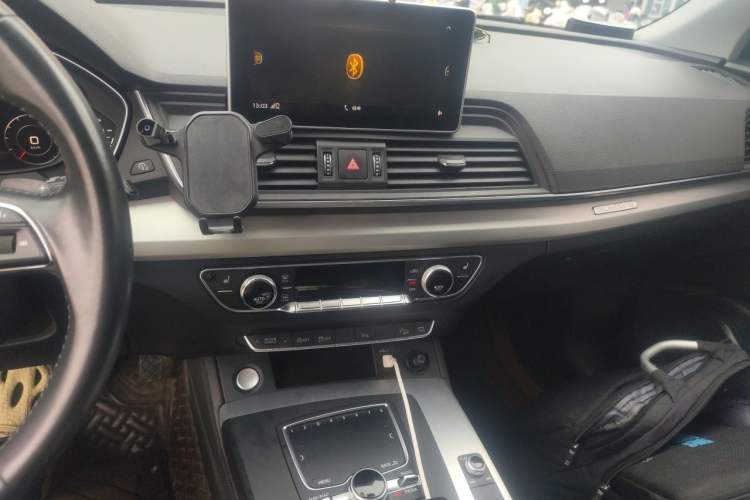 Used Audi Q5L 2018 40 TFSI Prestige Fashion Edition China V Audio And AC Panel