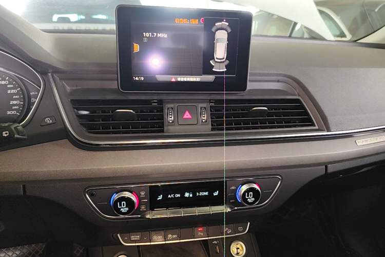 Used Audi Q5L 2018 40 TFSI Prestige Edition China VI Emission Standard Audio And AC Panel