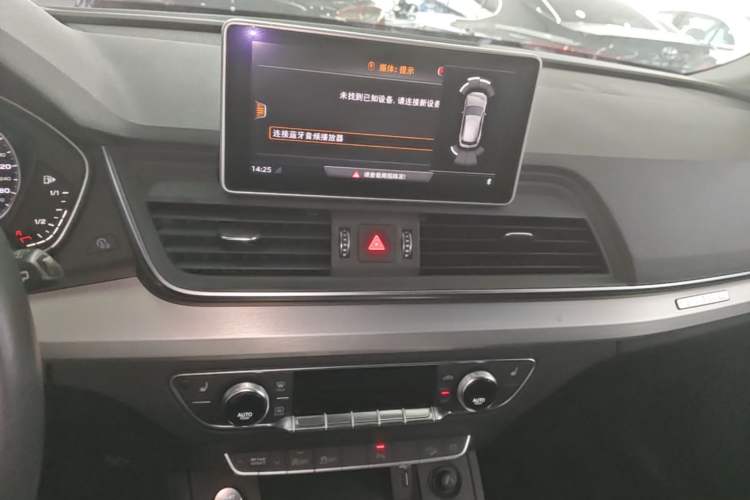 Used Audi Q5L 2018 40 TFSI Prestige Fashion Edition China VI Audio And AC Panel