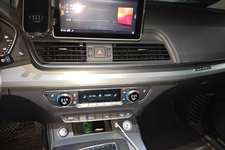 Used Audi Q5L 2018 40 TFSI Prestige Fashion Edition China V Audio And AC Panel