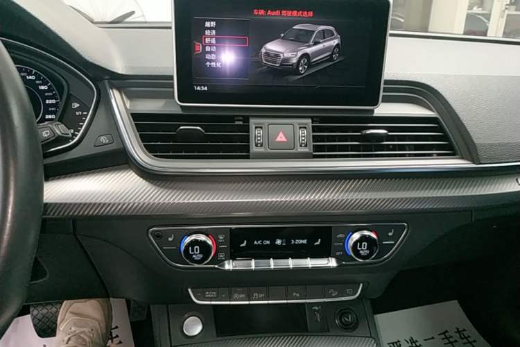 Used Audi Q5L 2018 45 TFSI Prestige Sporty Edition China VI Audio And AC Panel