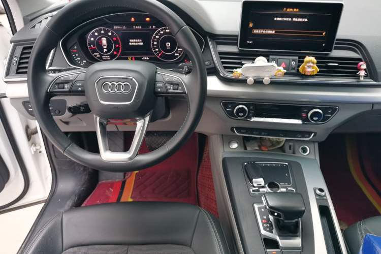Used Audi Q5L 2018 40 TFSI Prestige Fashion Edition China VI Audio And AC Panel