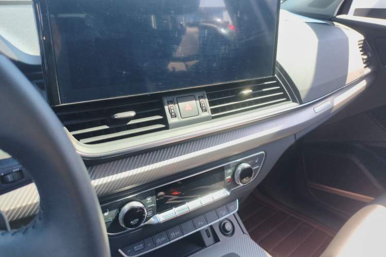 Used Audi Q5L 2018 45 TFSI Prestige Sport China V Audio And AC Panel