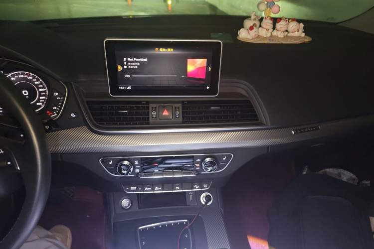 Used Audi Q5L 2018 45 TFSI Prestige Fashion Edition China VI Emission Standard Audio And AC Panel