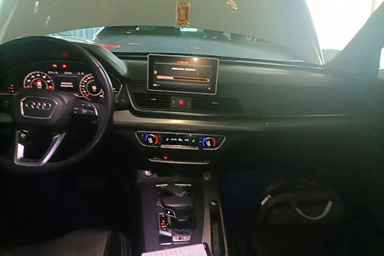 Used Audi Q5L 2018 45 TFSI Prestige Fashion Edition China V Emission Standard Audio And AC Panel