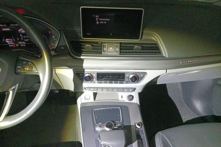 Used Audi Q5L 2018 45 TFSI Prestige Fashion Edition China VI Emission Standard Audio And AC Panel