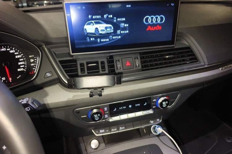 Used Audi Q5L 2018 40 TFSI Prestige Edition China VI Emission Standard Audio And AC Panel
