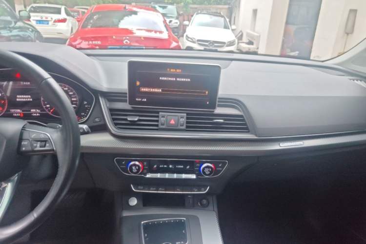 Used Audi Q5L 2018 45 TFSI Prestige Fashion Edition China V Emission Standard Audio And AC Panel