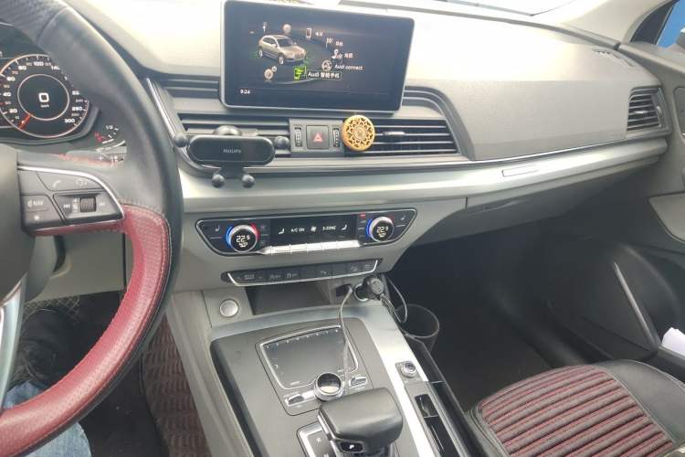 Used Audi Q5L 2018 40 TFSI Prestige Fashion Edition China VI Audio And AC Panel