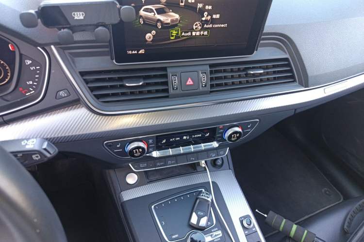 Used Audi Q5L 2018 45 TFSI Prestige Fashion Edition China V Emission Standard Audio And AC Panel