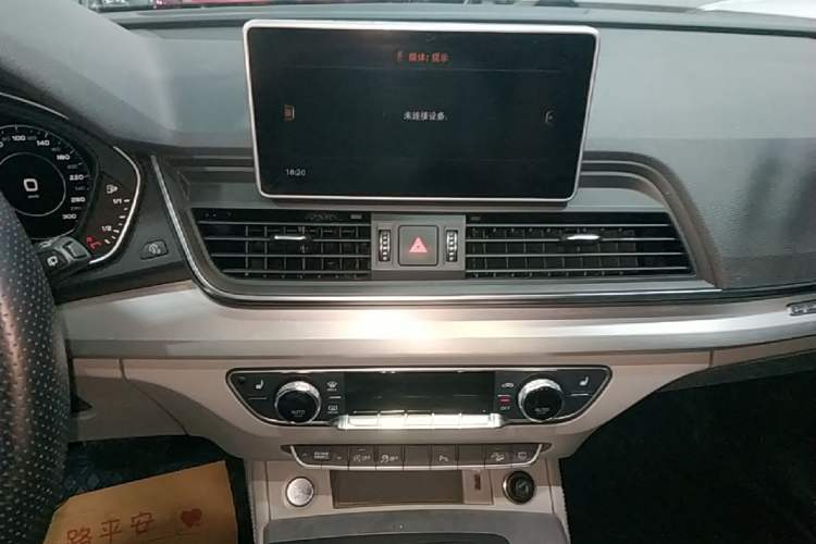 Used Audi Q5L 2018 40 TFSI Prestige Fashion Edition China VI Audio And AC Panel