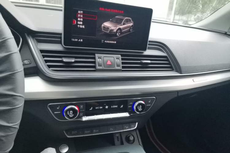 Used Audi Q5L 2018 40 TFSI Prestige Fashion Edition China V Audio And AC Panel