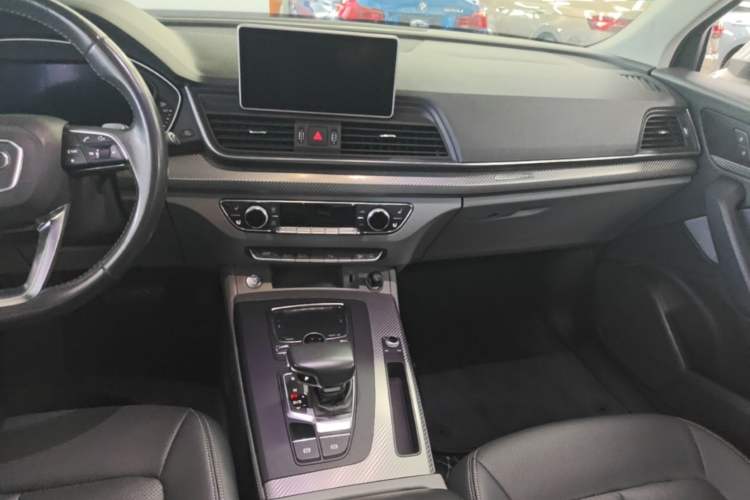 Used Audi Q5L 2018 45 TFSI Prestige Fashion Edition China VI Emission Standard Audio And AC Panel
