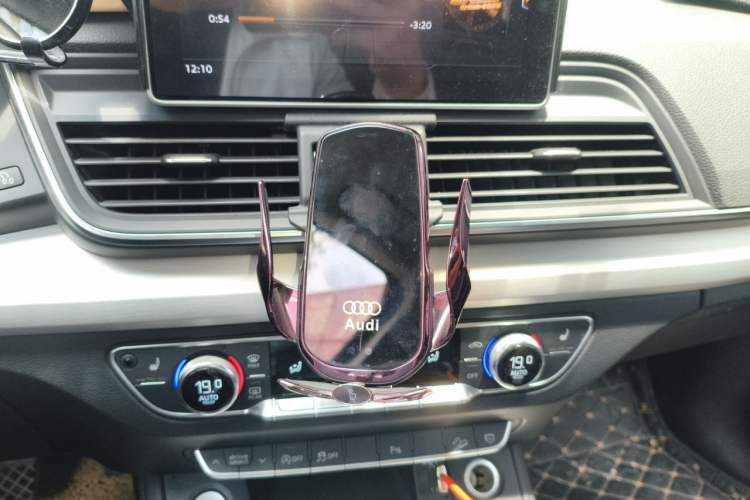 Used Audi Q5L 2018 40 TFSI Prestige Fashion Edition China VI Audio And AC Panel
