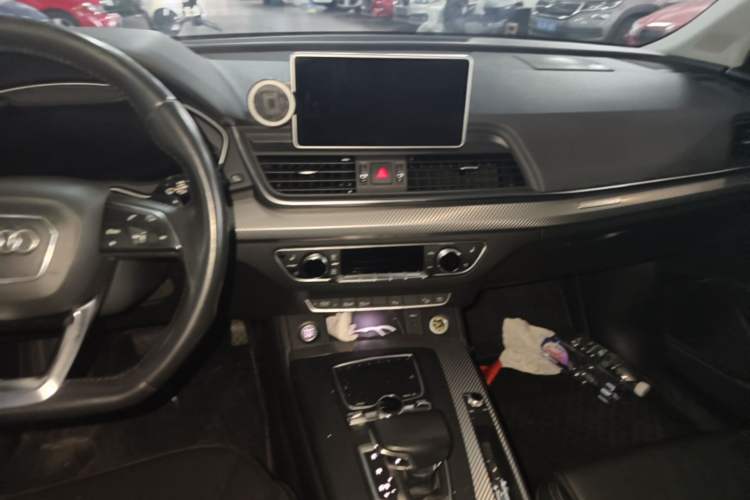 Used Audi Q5L 2018 45 TFSI Prestige Sporty Edition China VI Audio And AC Panel