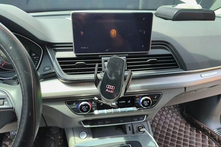 Used Audi Q5L 2018 40 TFSI Prestige Fashion Edition China VI Audio And AC Panel