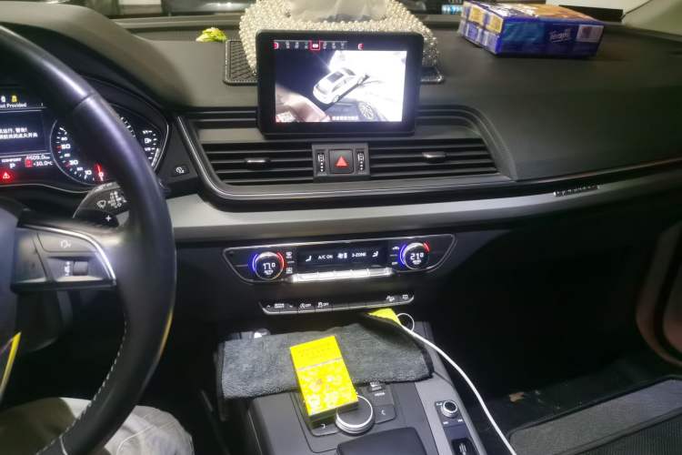 Used Audi Q5L 2018 40 TFSI Prestige Fashion Edition China V Audio And AC Panel
