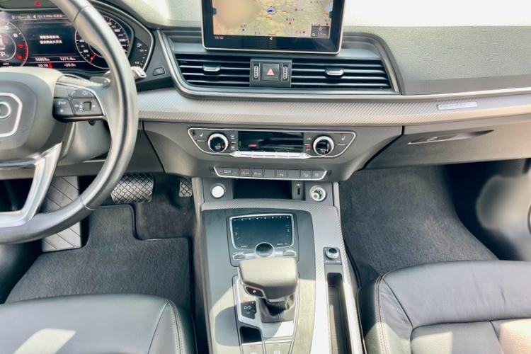 Used Audi Q5L 2018 45 TFSI Prestige Fashion Edition China V Emission Standard Audio And AC Panel
