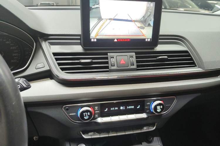 Used Audi Q5L 2018 40 TFSI Prestige Edition China VI Emission Standard Audio And AC Panel