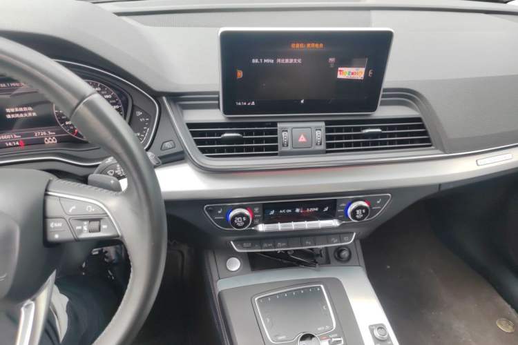 Used Audi Q5L 2018 40 TFSI Prestige Fashion Edition China VI Audio And AC Panel