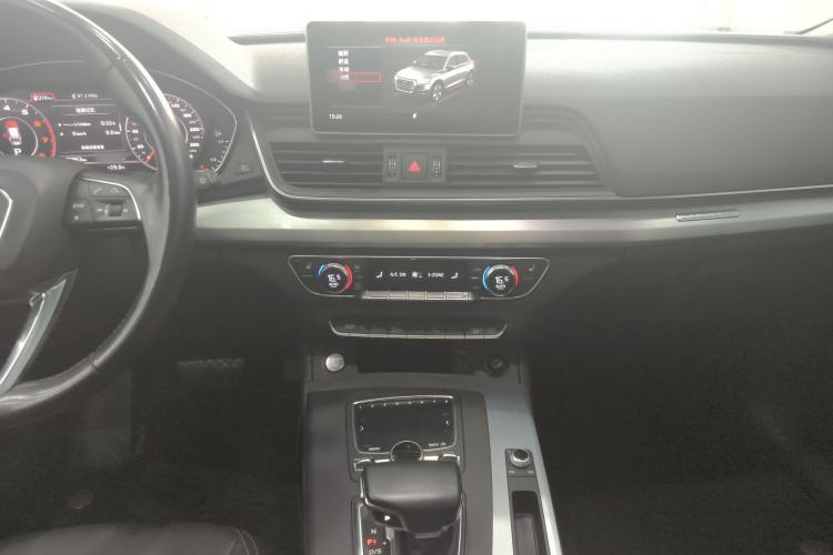 Used Audi Q5L 2018 40 TFSI Prestige Fashion Edition China V Audio And AC Panel