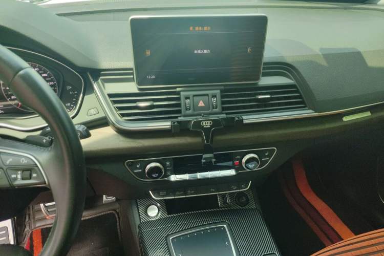 Used Audi Q5L 2018 40 TFSI Prestige Edition China V Audio And AC Panel